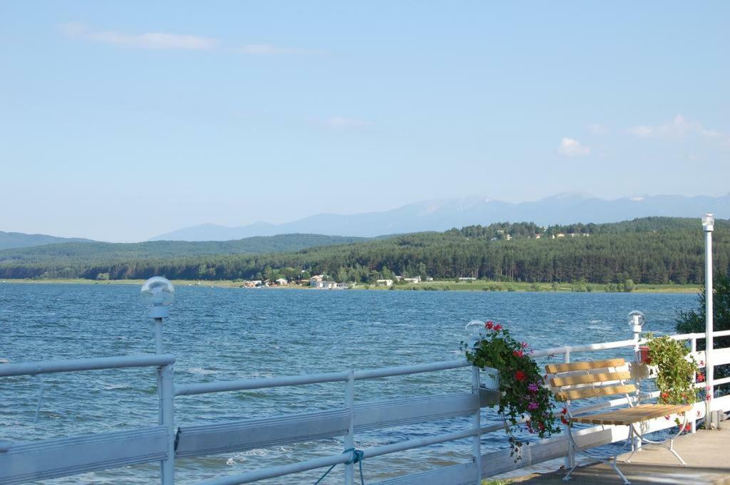 Комплекс Белите Къщи Shtarkelovo Gnezdo Exteriör bild