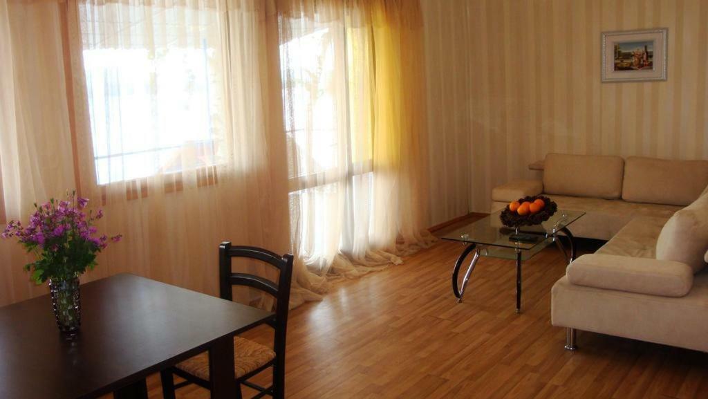 Комплекс Белите Къщи Shtarkelovo Gnezdo Exteriör bild
